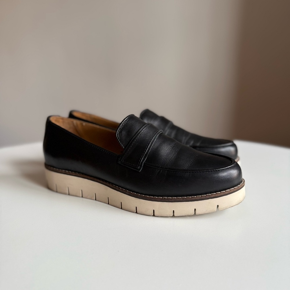 Aquatalia Leather Women’s Black Loafers with Cream Sole Made in Portugal Size 9